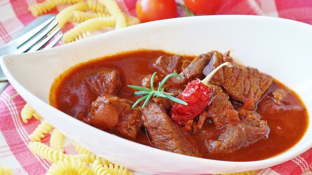 goulash-1696569_1920.jpg