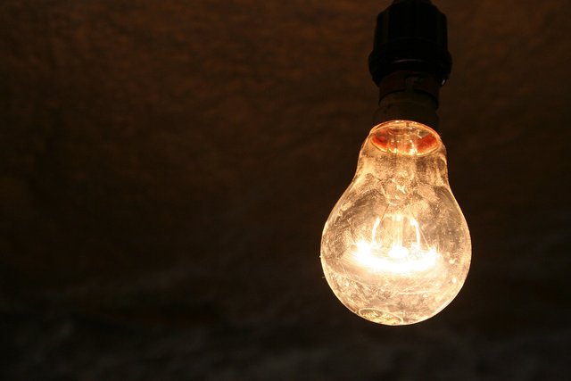 bulb-952219_1280.jpg