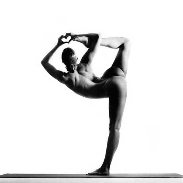 beautifulnudeyogapositions-10-900x897.jpg