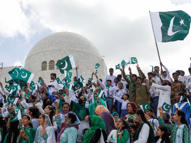 2022-08-14T092743Z_1751041711_RC29WV922IOT_RTRMADP_3_PAKISTAN-INDEPENDENCEDAY-1.jpg