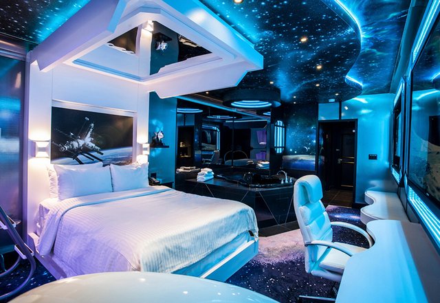 fantasy-land-hotel-space-room.jpg