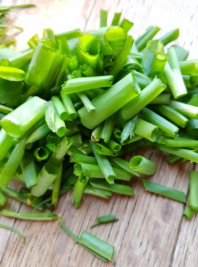 chopped spring onions.png