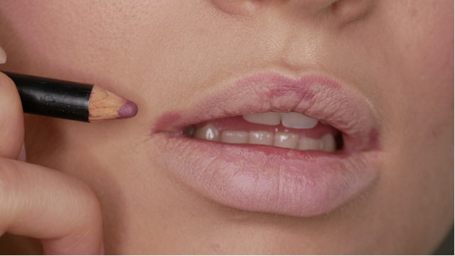 How to apply lipstick with lip liner_-upper corners-melissavandijkmakeuptutorials.png