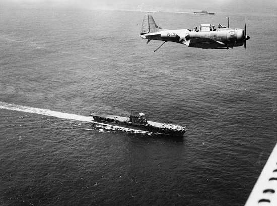 Douglas_SBD_flies_over_USS_Enterprise_(CV-6)_and_USS_Saratoga_(CV-3)_on_19_December_1942_res.jpg