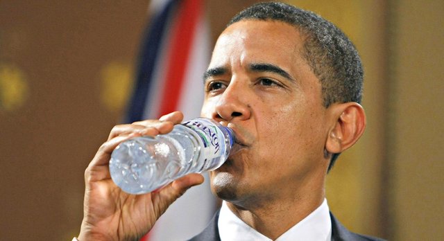 Obama-drinking-water.jpg