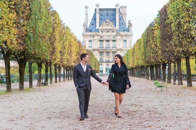 paris-photographer-christian-perona-professional-engagement-proposal-pre-wedding-portrait-tuileries-garden-jesse-lally.jpg