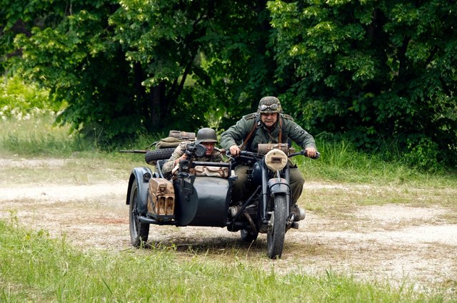 bmw-sidecar-motorcycle-7658653_1280.jpg