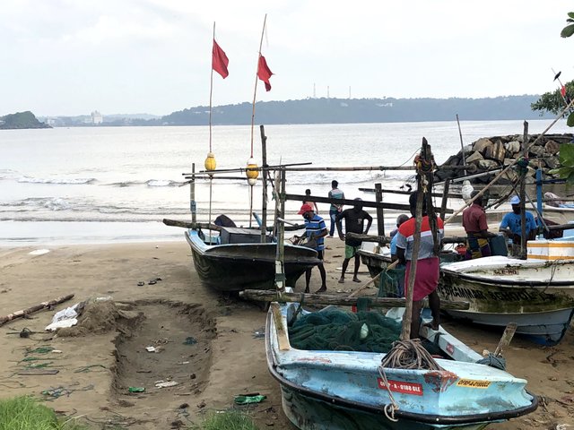 galle beach fisherman boats sandy beach.jpg