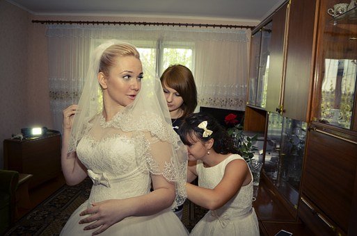 bridesmaids-442893__340.jpg