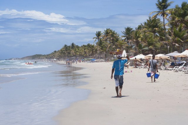 Isla_de_Margarita,_playa_el_Agua.jfif