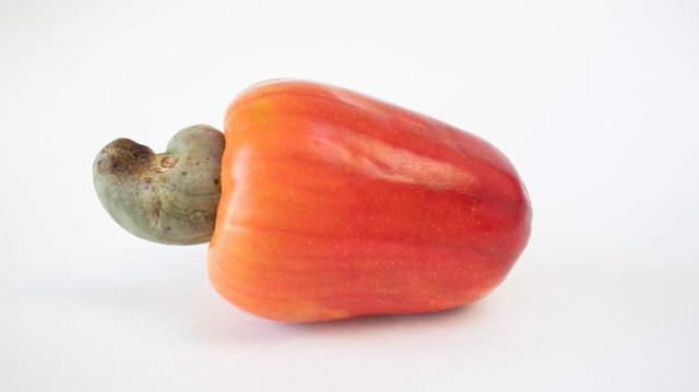 what-does-a-cashew-apple-taste-like-1619118633.jpg