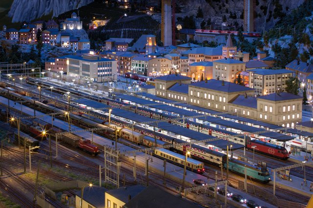 schweiz-bahnhof-nacht.jpg