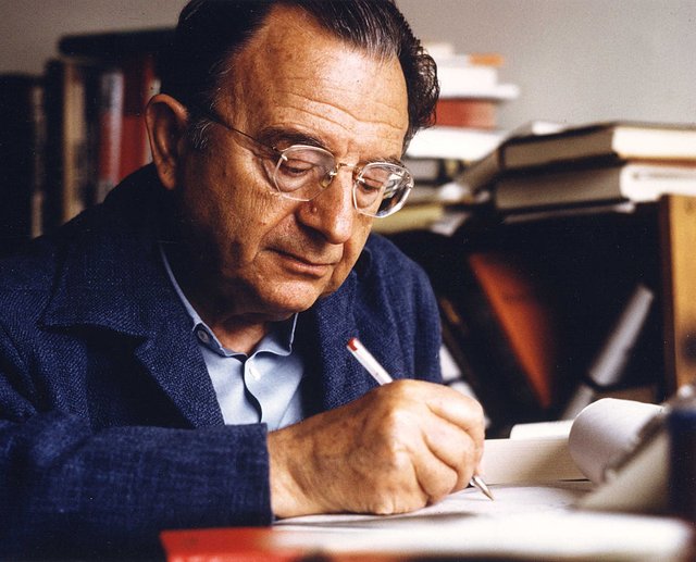 Erich_Fromm_1974.jpg