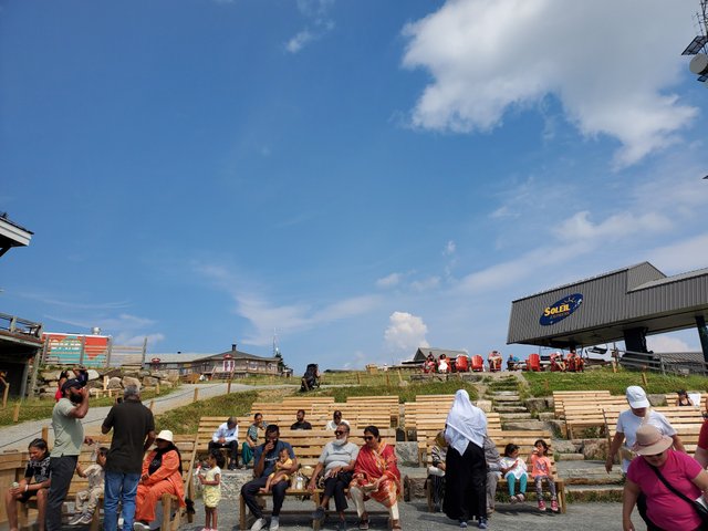 des chaises pour s'amuser de vue panoramique.jpeg