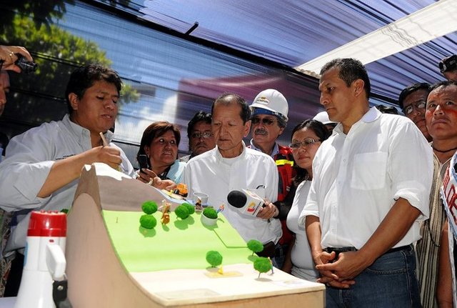 Gestion Social GAE, Proyecto Gasoducto Andino del Sur, exposiciòn ante autoridades gubernamentales del Peru, 2012.jpg