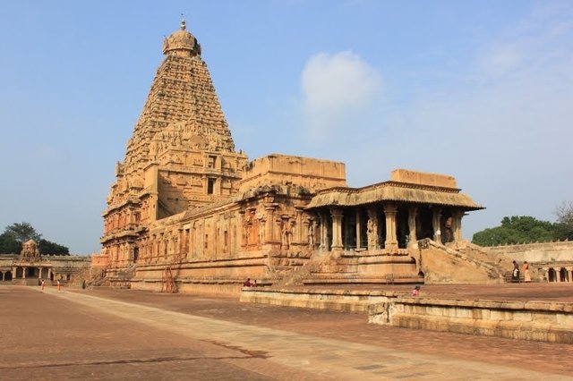 1135876950_Brihadeeswarar Temple 1.jpg