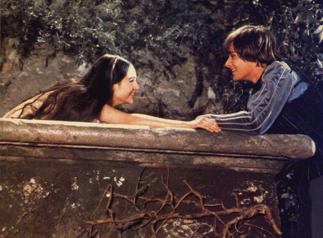 Romeo-and-Juliet-love-scene.jpg