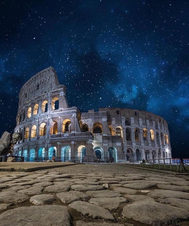 Colosseo, Roma, Italia.jpg