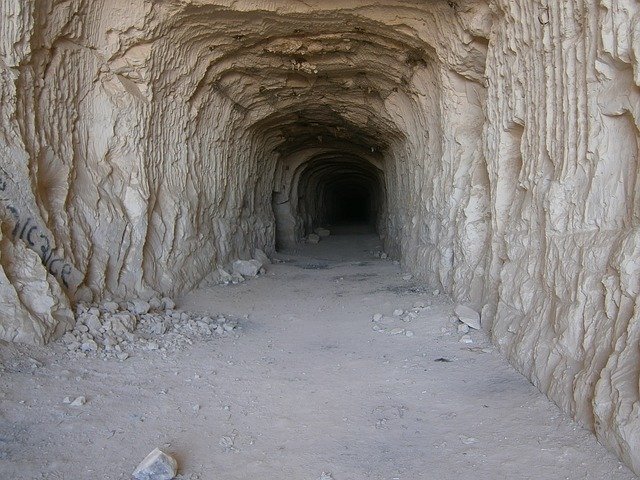 cave-94193_640.jpg