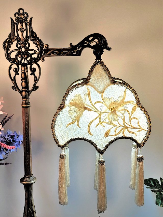 elegance-lamps-victorian-lampshade-ivory-front-lit-closeup.jpg