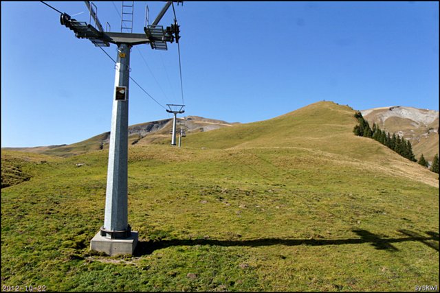 b-EU121022-192442.jpg