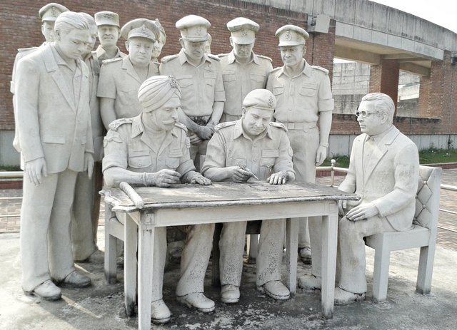Surrender_of_the_Pakistani_occupation_force_at_Racecourse_Maidan.jpg
