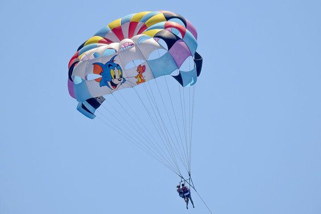 parachute-6387338__480.jpg