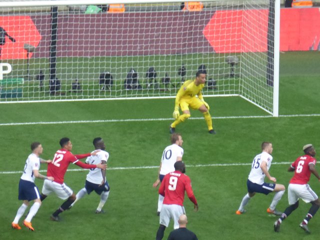 Tottenham_Hotspur_v_Manchester_United,_21_April_2018_(37).jpg