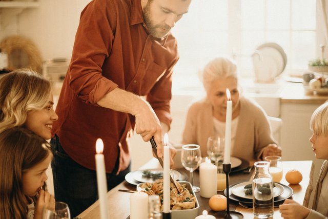 selective-focus-photography-of-man-preparing-food-beside-3171151.jpg