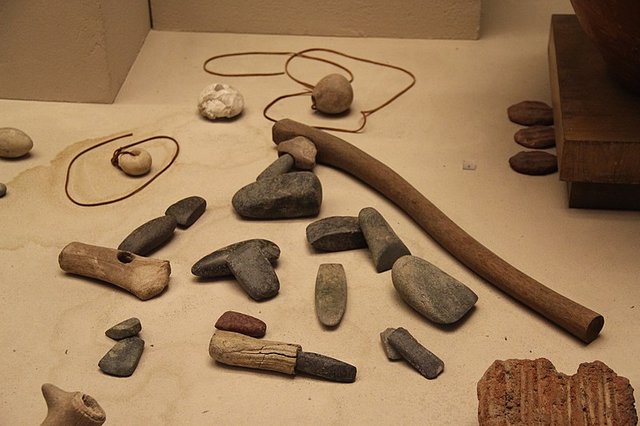 800px-Ancient_Greece_Neolithic_Stone_Tools_&_Weapons.jpg