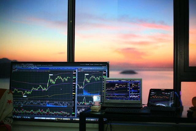 stock-trading-6525081_1280 (2).jpg