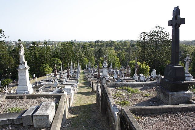 621227e0e078b_640px-Toowong_Cemetery_1a.jpg