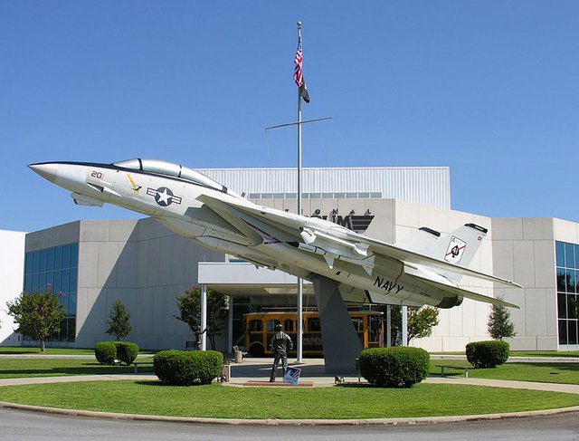 788px-Grumman_F-14_Tomcat,_Naval_Aviation_Museum,_Pensacola,_Florida.jpg