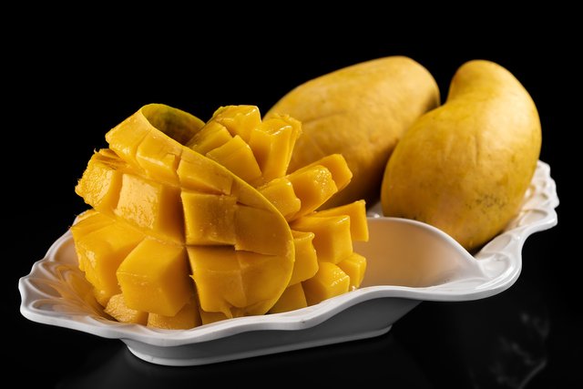 mango-3485606_1920.jpg