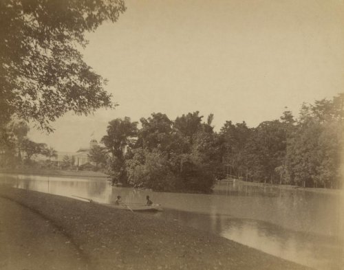 Perahu di dekat Istana Bogor, 1880. Stoop..jpg