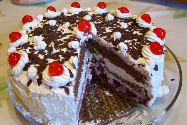 Black_Forest_gateau.jpg