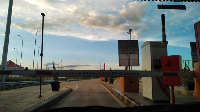 Pintu keluar tol Indrapuri (2).jpg