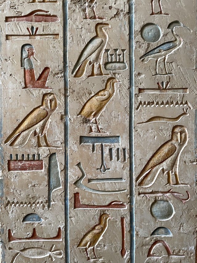 hieroglyph-7883891_1280.jpg