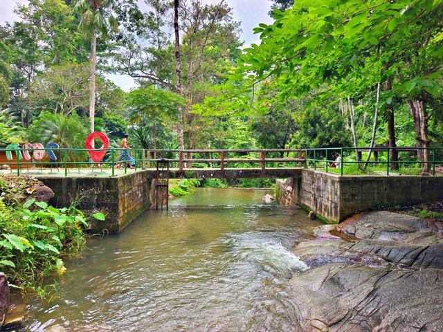 A great breakfast at Krua Klang Dong, Wat Khao Waterfall 🇹🇭🌳🍛