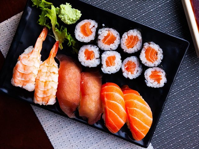 sushi-served-with-wasabi.jpg