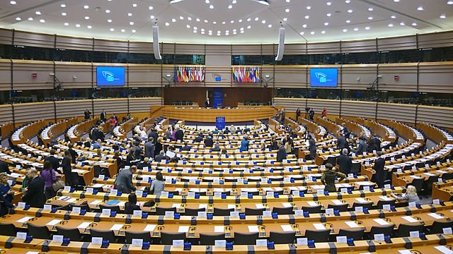 640px-Hémycicle_du_Parlement_européen_(Bruxelles).jpg