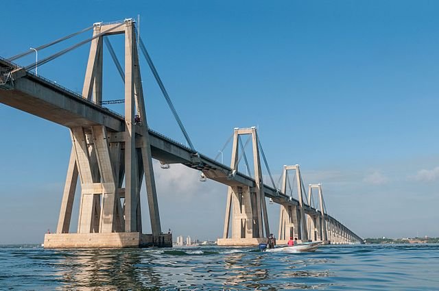 General_Rafael_Urdaneta_Bridge_view_from_the_lake_to_Cabimas_side01.jpg