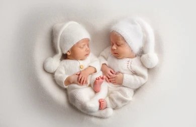 tiny-newborn-twin-boys-white-260nw-2136059509_1.webp