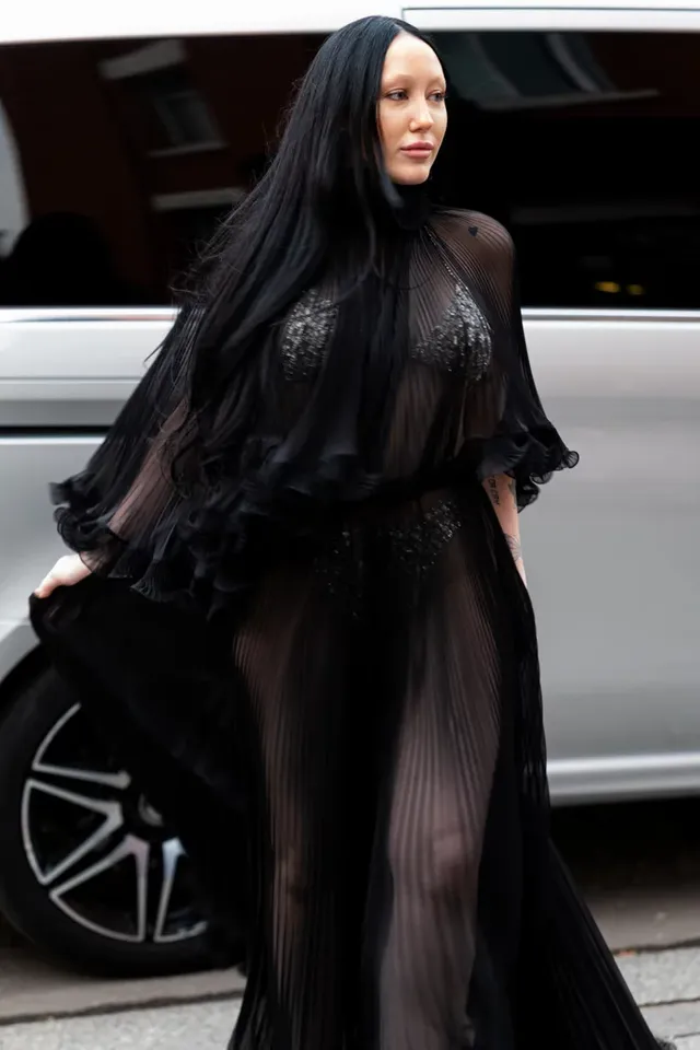 noah-cyrus-alexandre-vauthier-dress-paris-fashion-week (1).webp