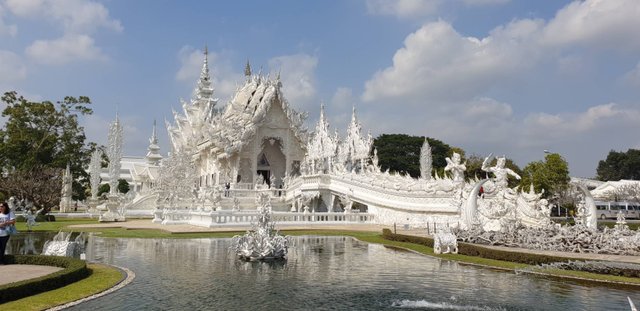 Wat Rong Khun.jpg