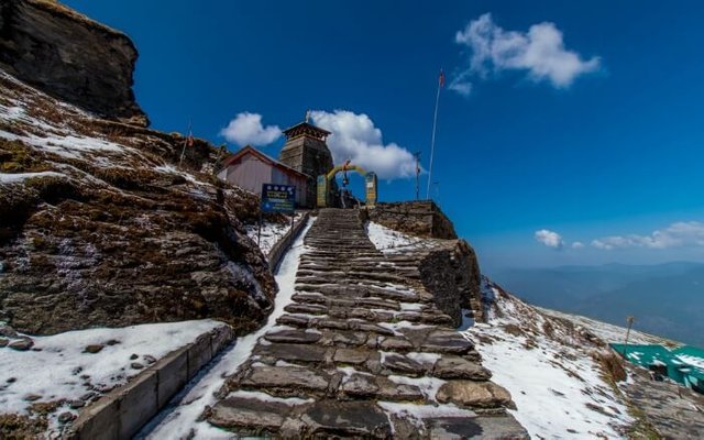The-stairs-leading-to-Tungnath-Temple-falling-on-the-Chandrashila-Trek-route-ss19092017.jpg