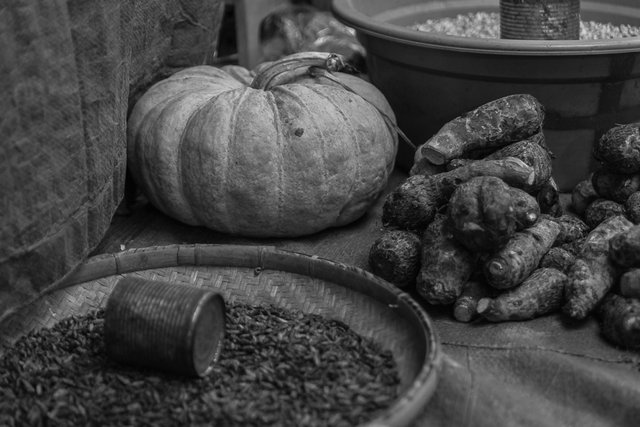 Mercado Taibessi still life bw.jpg