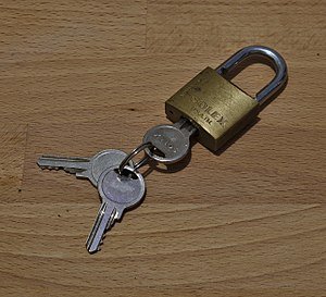 300px-Solex_99_30_padlock_with_keys_(DSCF2659).jpg