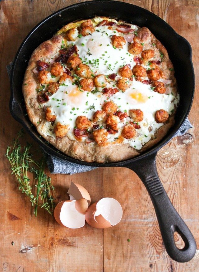 TheChic_breakfast-pizza-750x1024.jpg