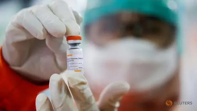 file-photo--a-medical-worker-holds-a-dose-of-the-sinovac-vaccine-at-a-district-health-facility-as-indonesia-begins-mass-vaccination-for-the-coronavirus-disease--covid-19---in-jakarta-7.webp